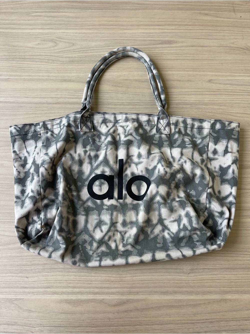 ALO Yoga Gray & White Tie-Dye Canvas Tote with Black Logo